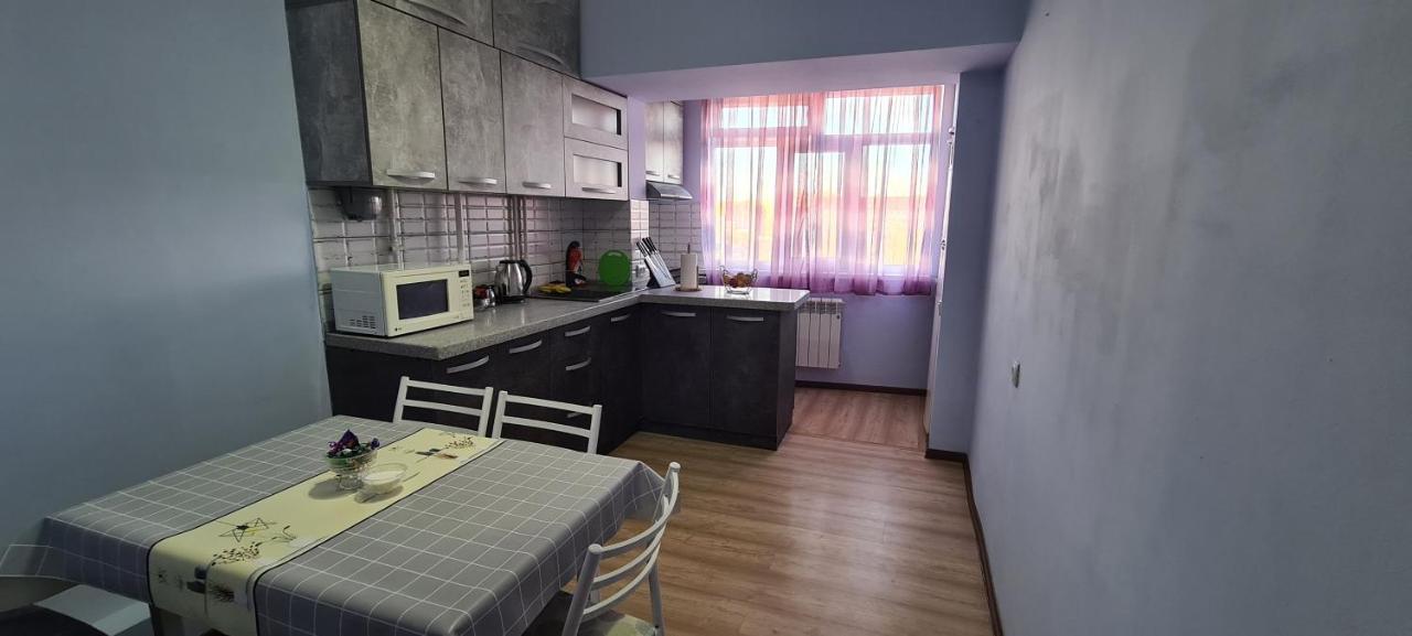 Flat In Central Biszkek Zewnętrze zdjęcie